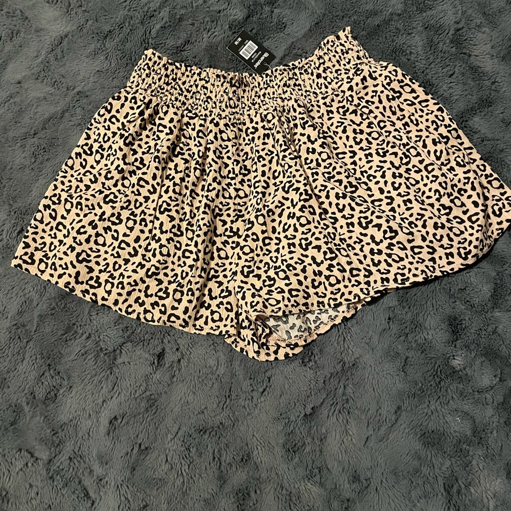 NWT - cute flowy leopard shorts 🐆